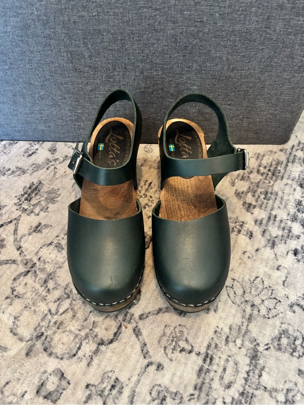 Lotta Clogs - Green on Dark Base